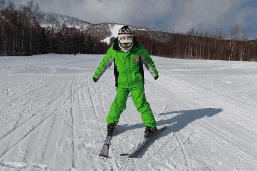 雪场回应，滑雪太好需出示证明