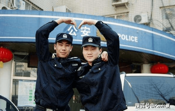 刑警全员去表演化