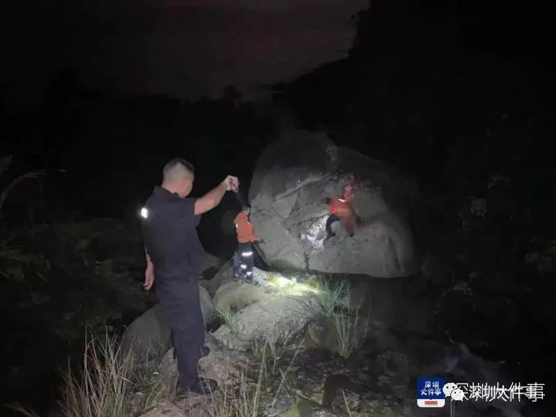 男子带娃登山身亡，娃以为其睡着，登山意外，男子带娃身亡，娃以为其睡着，意外发生，男子带娃登山身亡，娃以为其睡着，男子带娃登山意外身亡，娃以为其睡着，登山意外，男子带娃身亡，娃以为其睡着