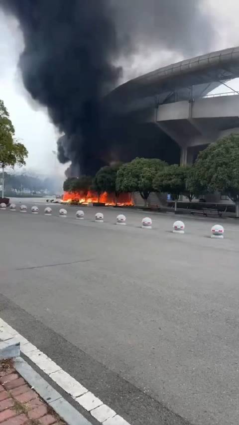 广东奥体中心飞机坠落事件，谣言还是真相？