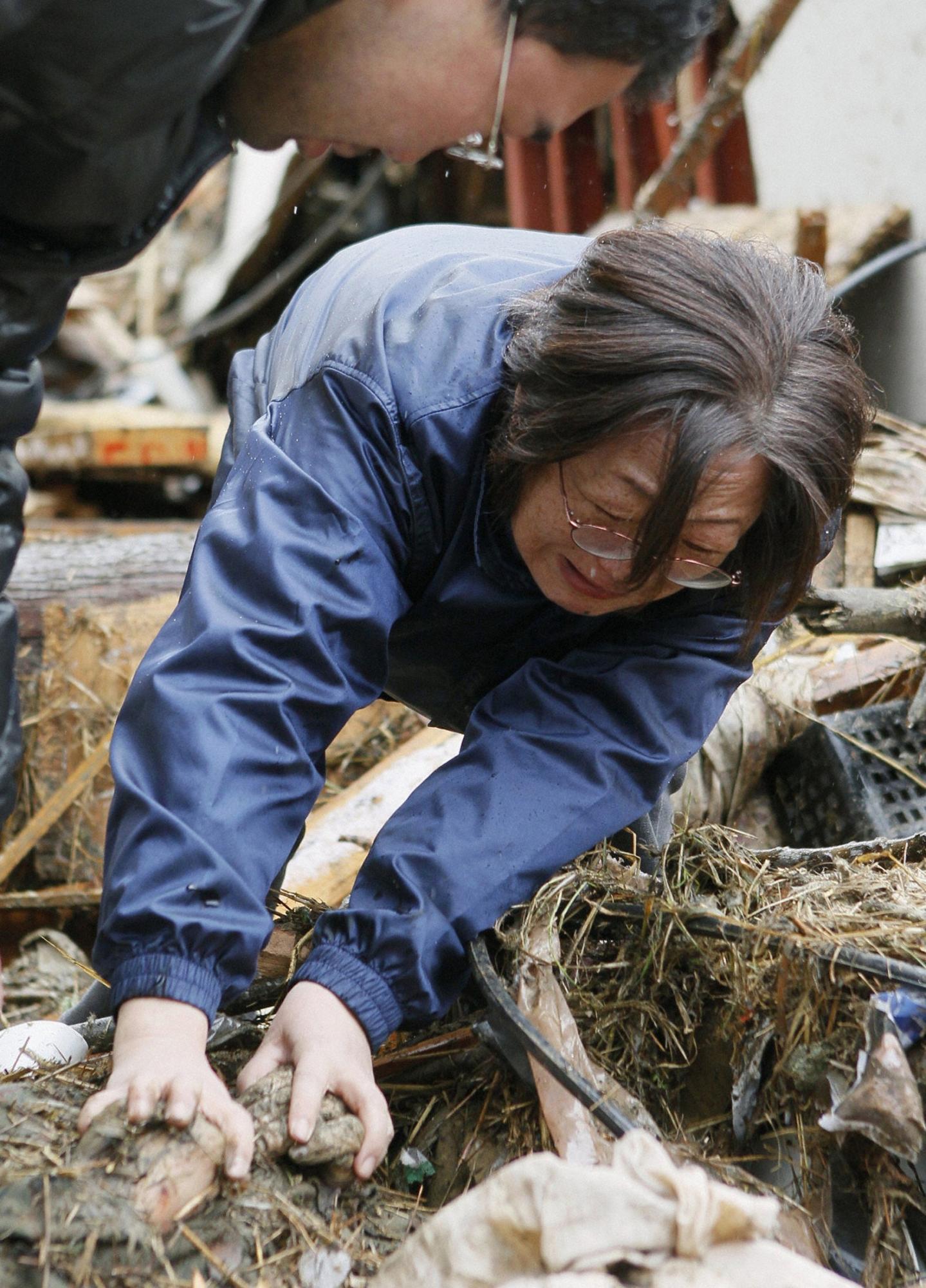 4000年前地震母亲用身体护住孩子